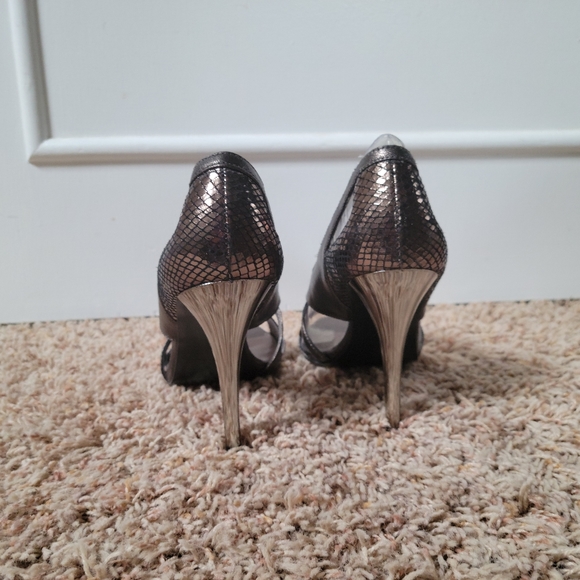 Guess Pumps - Picture 4 of 4
